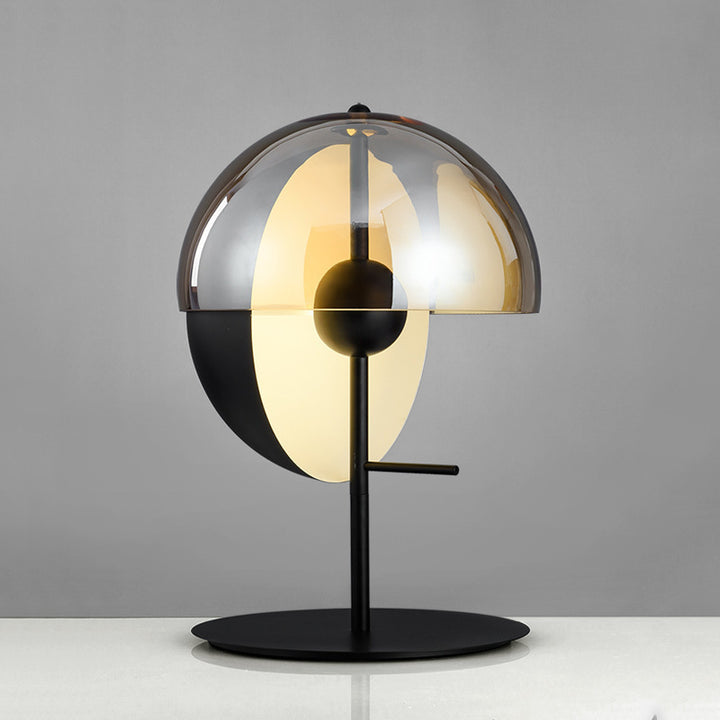 Geometrische Tischlampe mit einzigartigem Dual-Schirm-Design