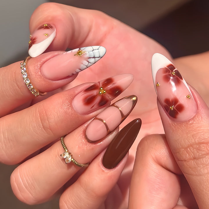 Künstlerische mandelförmige Nagelverängerungen Karnz