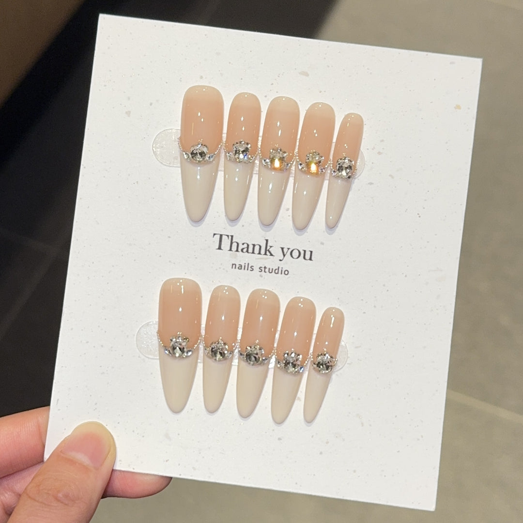 Elegant Verziertes Kunstnagelset Karnz