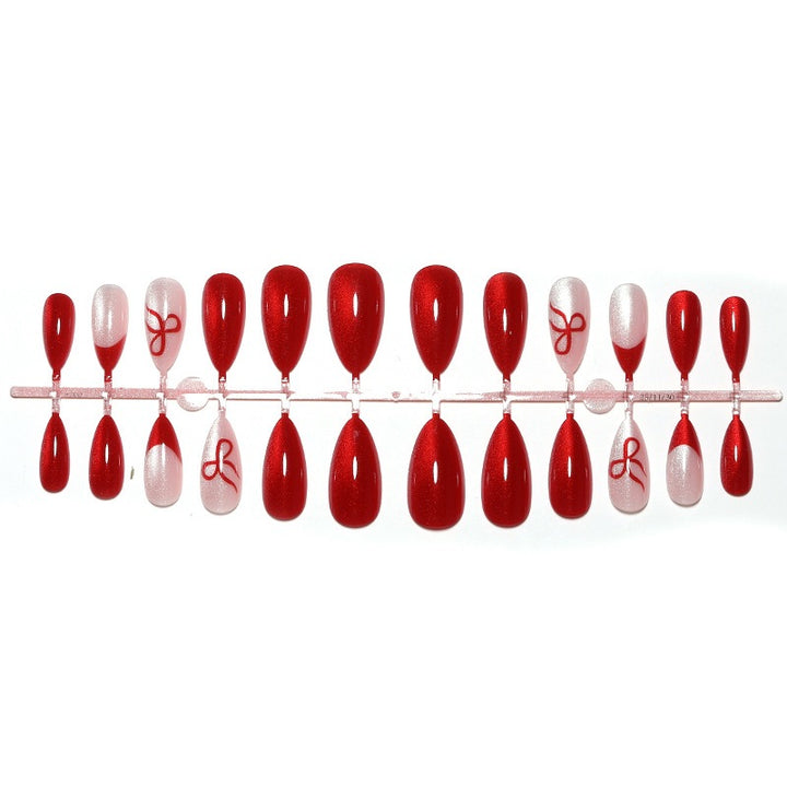 Kunstnagelset mit glamourösen Rot- und Rosé-Tönen Karnz