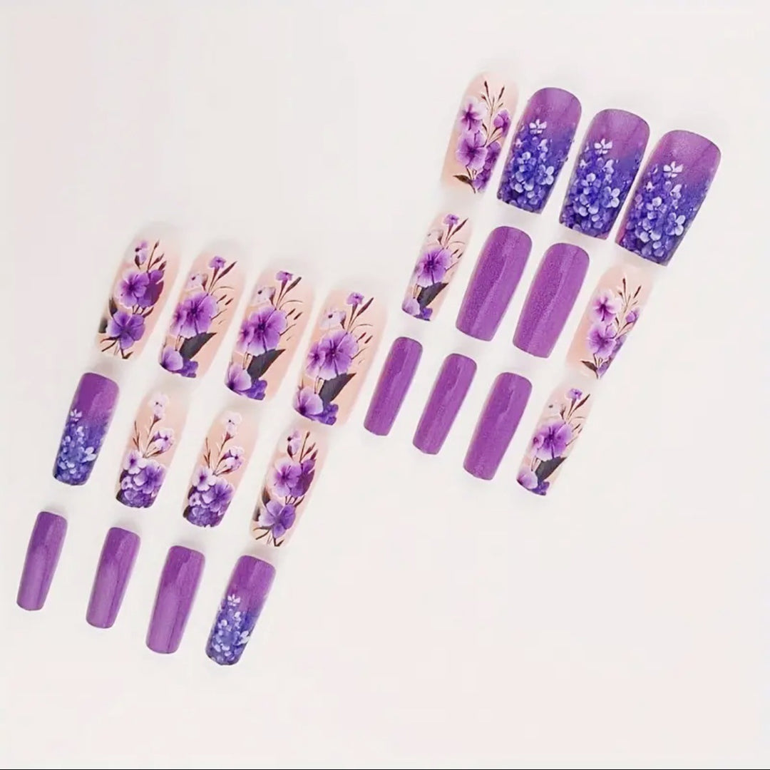 Kunstnagelset mit floralen 3D-Motiven Karnz