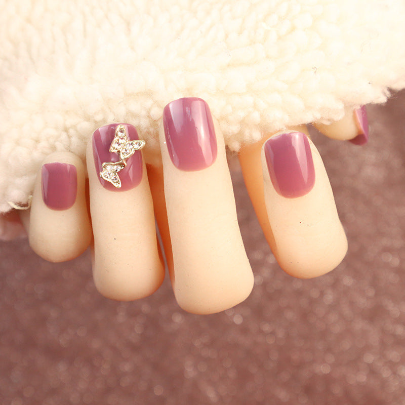 Elegante Druck-Nagelset mit Schmetterlingsakzent