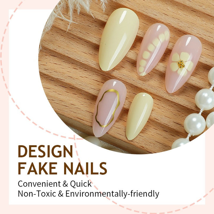 Kunstnagelset mit eleganten floralen Mustern und hochwertigen Verzierungen Karnz