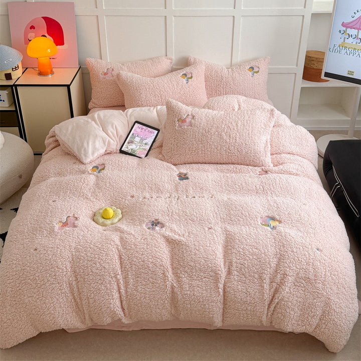 Plüsch-Steppbett-Garnitur mit Kaninchen-Stickerei und Sherpa-Oberfläche