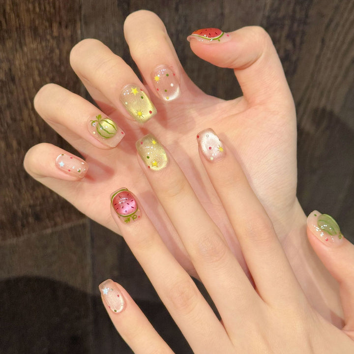 Dekorative Nagelkunst Karnz