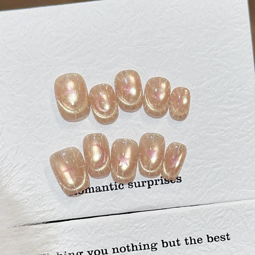 Glänzende Kunstnagelspitzen mit Romantischem Schimmer Karnz