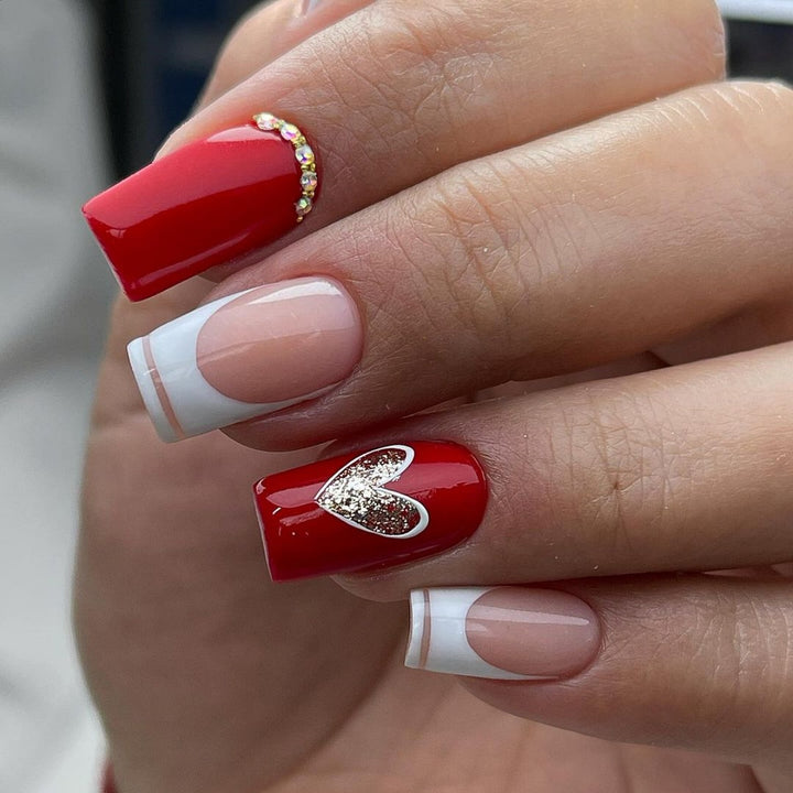 Dekorative Herz Nagelkunst Karnz