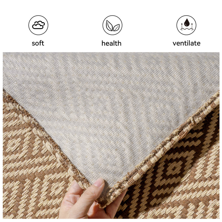 Geometrisch gemusterter Teppich