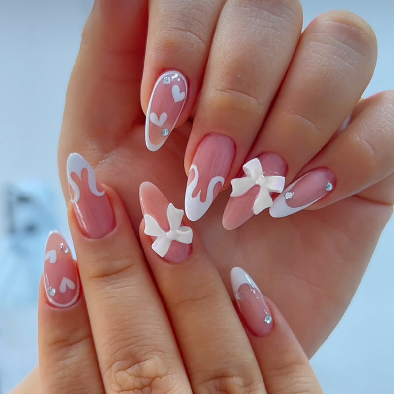 Herz-inspiriertes 3D-Nagelkunstdesign Karnz