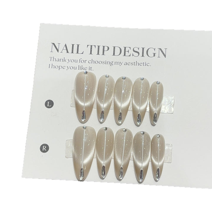 Kunstnagelset mit Elegantem French Style Karnz