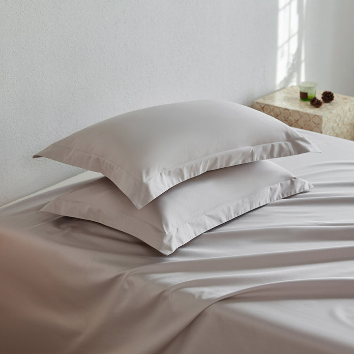 Premium-Kissenbezug- und Spannbettlaken-Set aus Baumwoll-Perkal mit Hotelkante