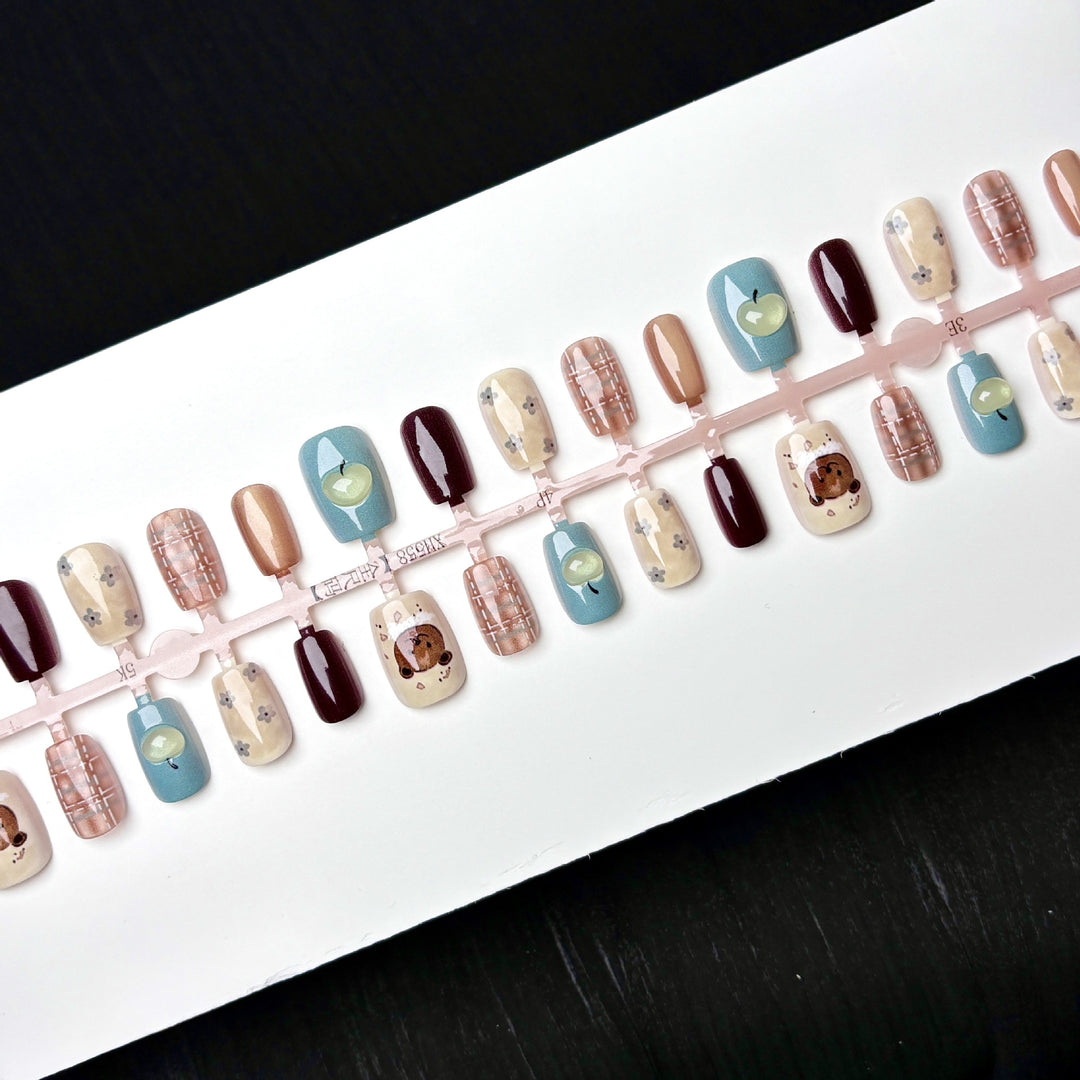 Thema Dekorative Druck-On-Nagelkunst Set