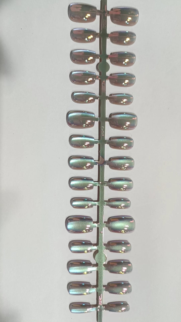Iridescent Press-On Nail Art Set Karnz