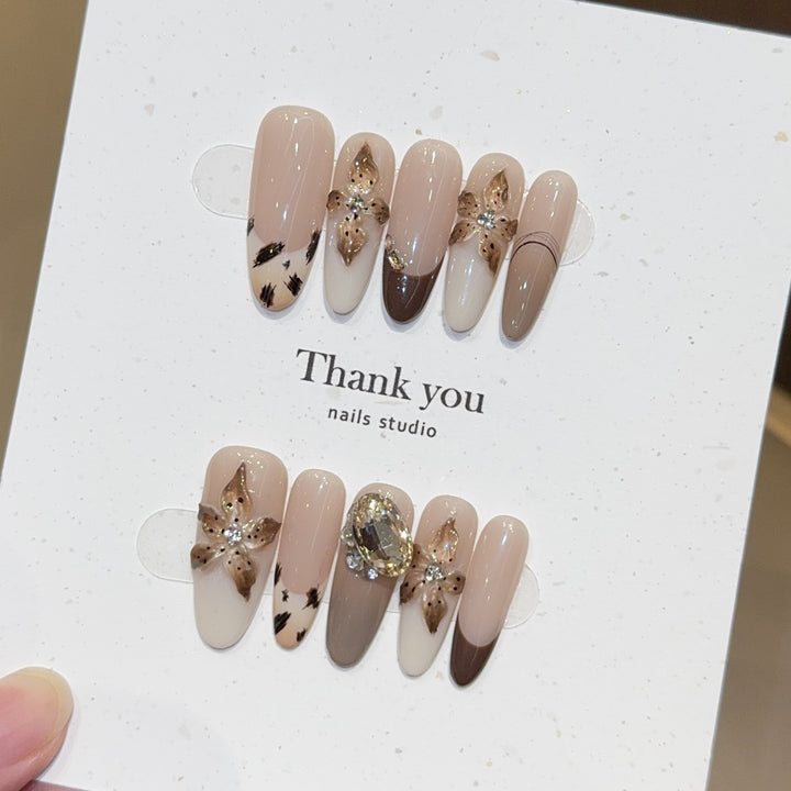 Kunstnagelspitzen mit Elegantem 3D-Design Karnz