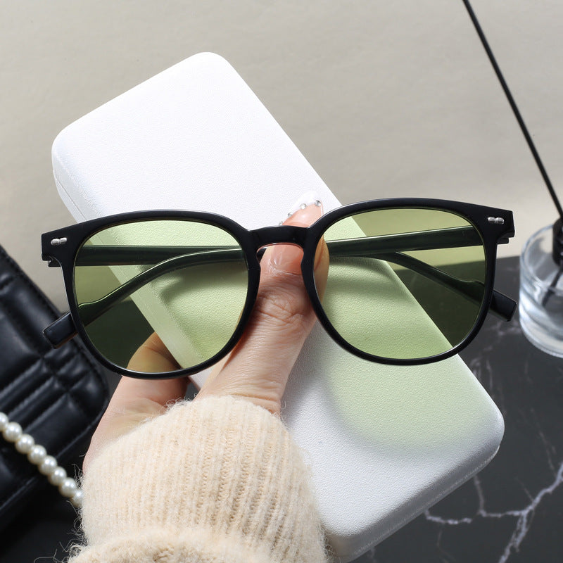 Damen modische Sonnenbrille mit transparentem Rahmen und elegantem Design Karnz
