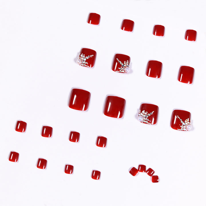 Kunstvolle Fußnagelgestaltung mit elegantem Strass-Design Karnz