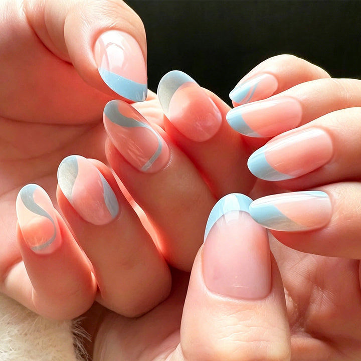 Künstlerisches French Tip Nageldesign Karnz