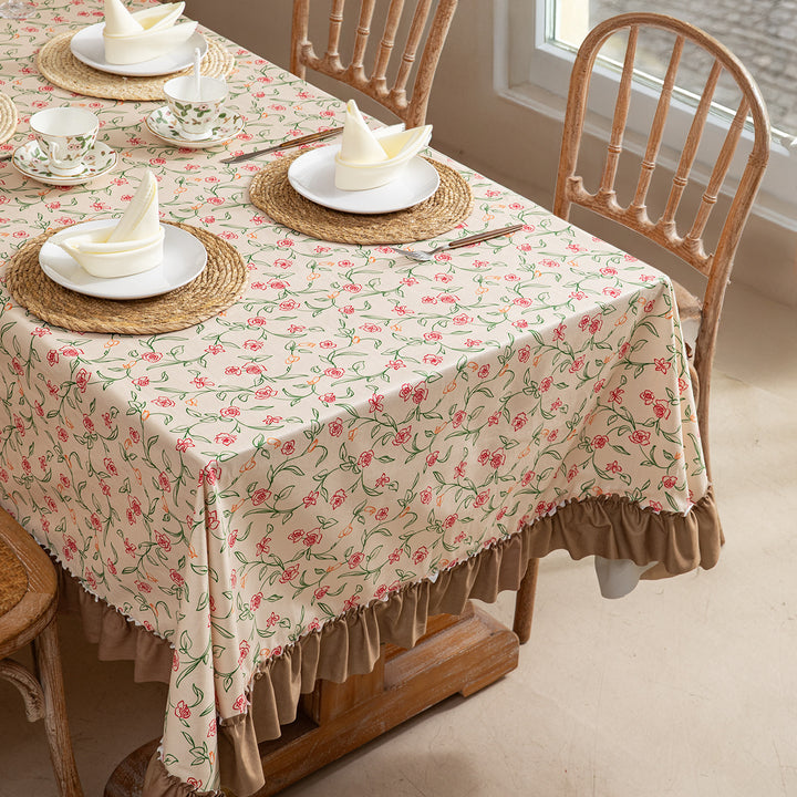 Tischdecke mit floraler Vintage-Print‑Optik und gerafftem Volant Karnz