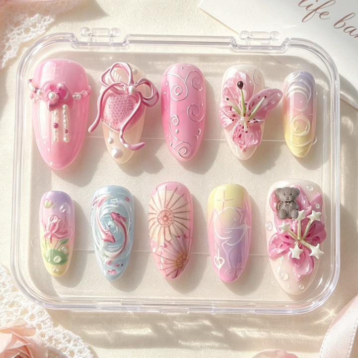 Künstlerisches Press-On-Nagelset mit floralen und grafischen Designs Karnz