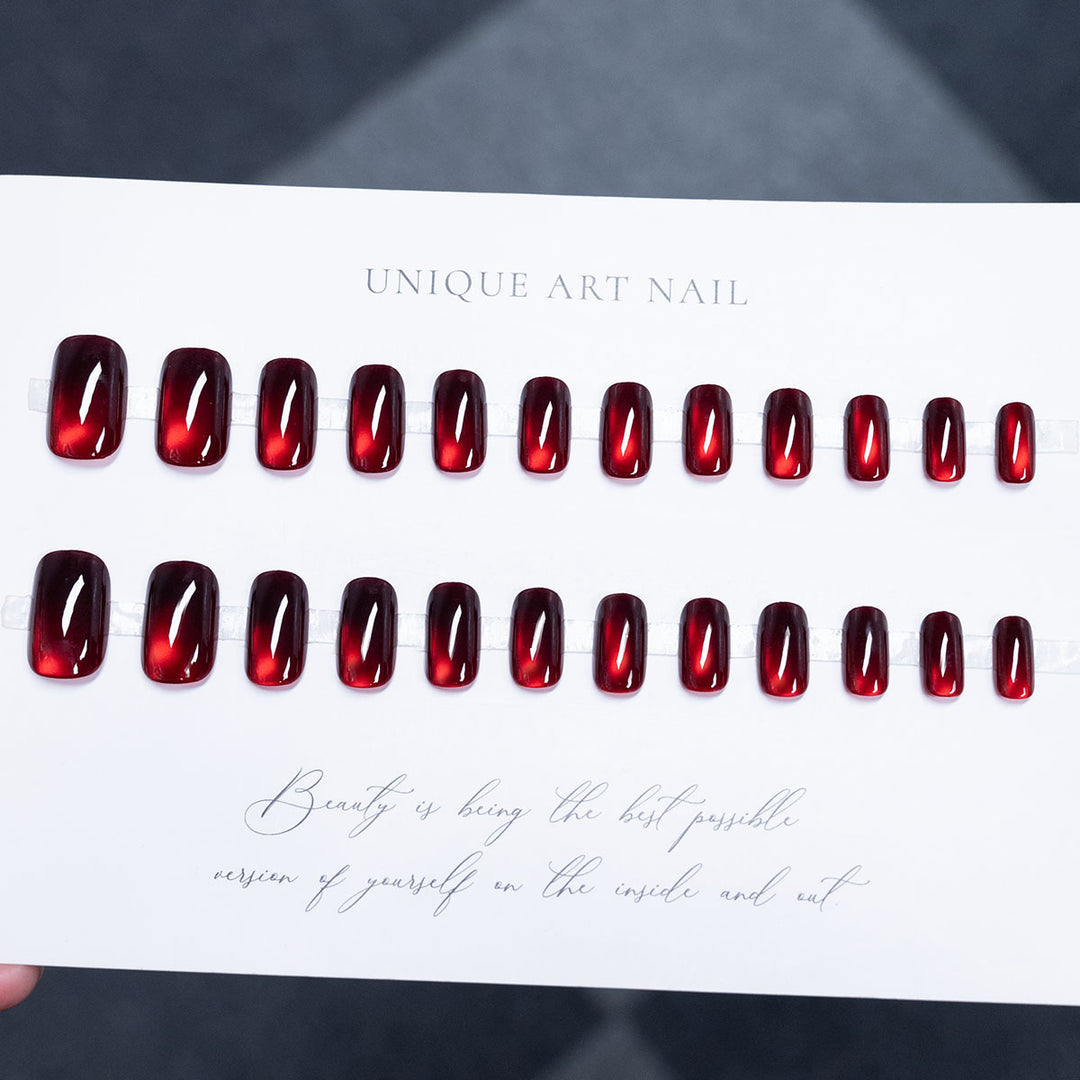 Glänzendes Press-On-Nagelset mit einzigartiger Form