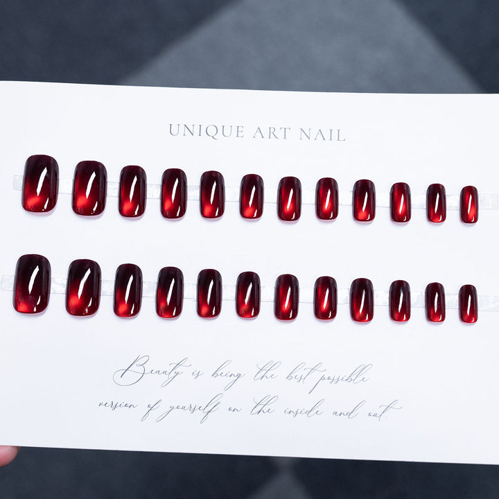 Glänzendes Press-On-Nagelset mit einzigartiger Form