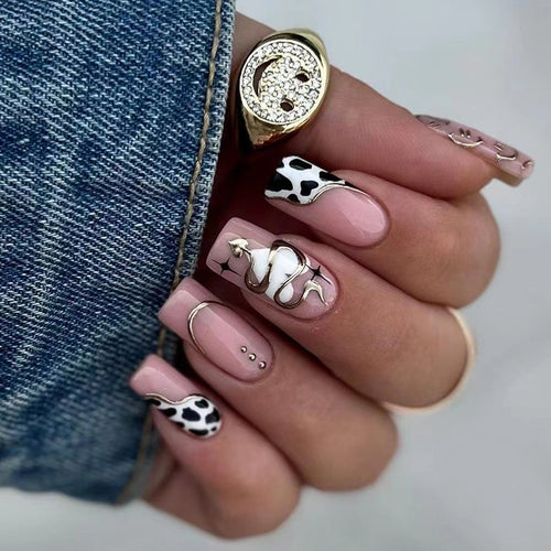 Künstlerische Nageldekoration Karnz