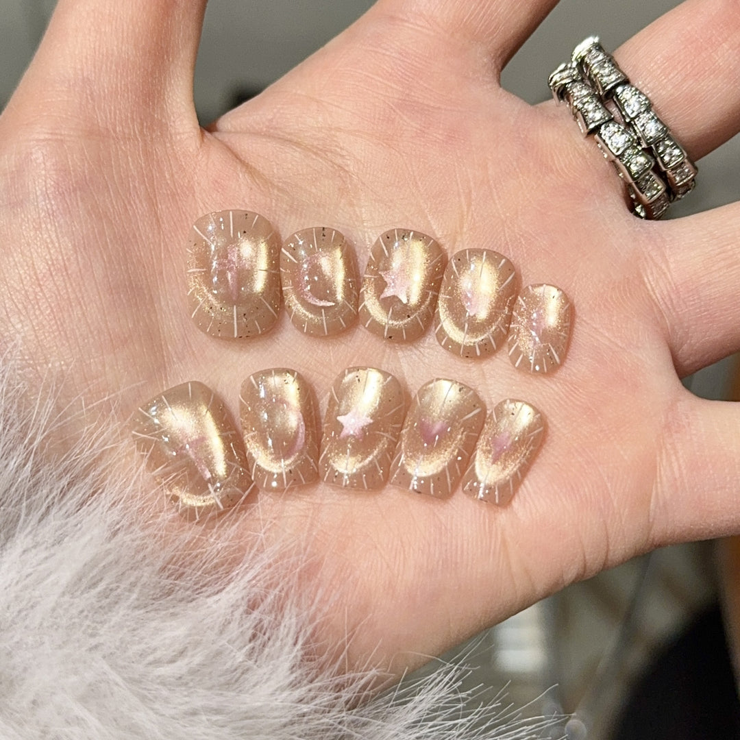 Glänzende Kunstnagelspitzen mit Romantischem Schimmer Karnz