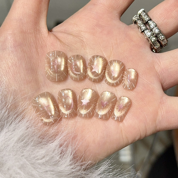 Glänzende Kunstnagelspitzen mit Romantischem Schimmer Karnz