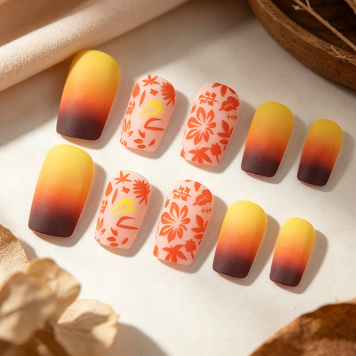 Künstlerisches Gradient Floral Nageldesign Karnz