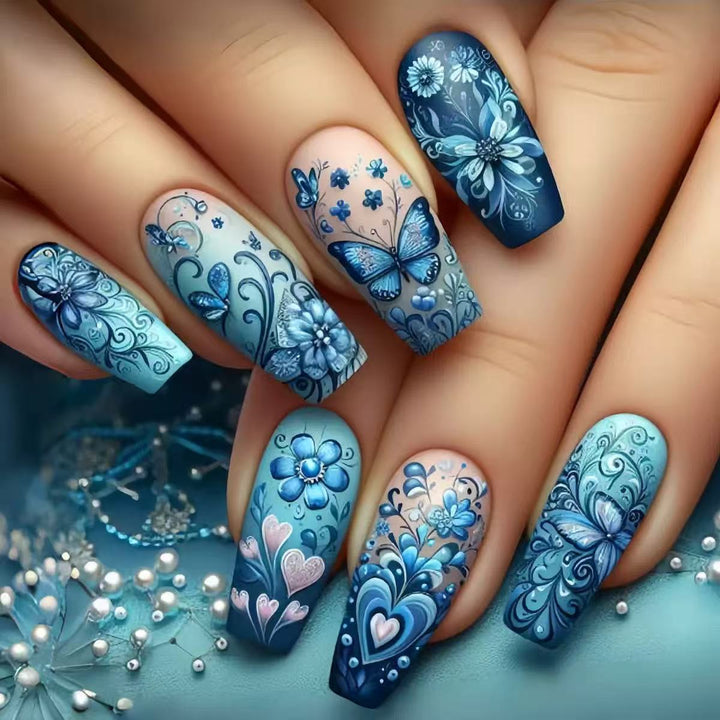 Kunstnagelset mit floralen und Schmetterlingsmuster Karnz