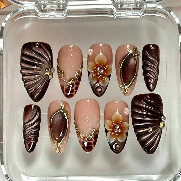 Elegante Blumen- und mit Juwelen geprägte Press-On-Nagelset