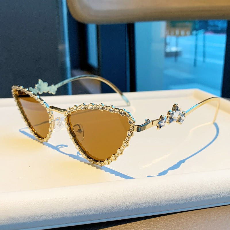 Dekorative herzförmige Brille