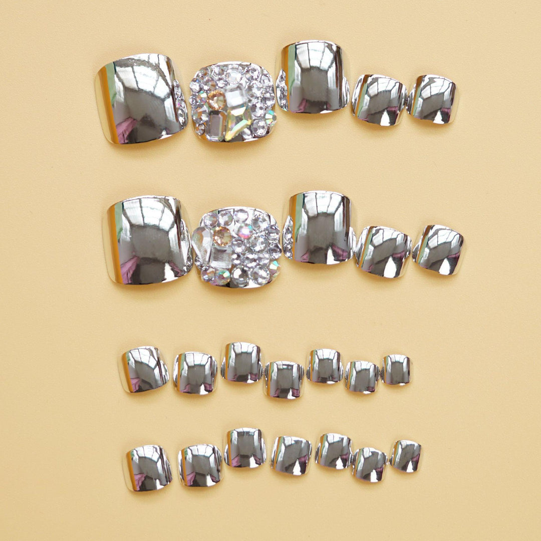 Dekorative mit Strass veredelte Aufklebenägel für die Zehen