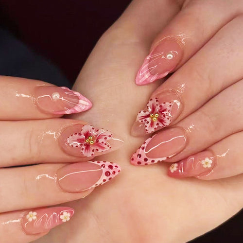 Künstlerisch handgemalte Nagelkunst Karnz