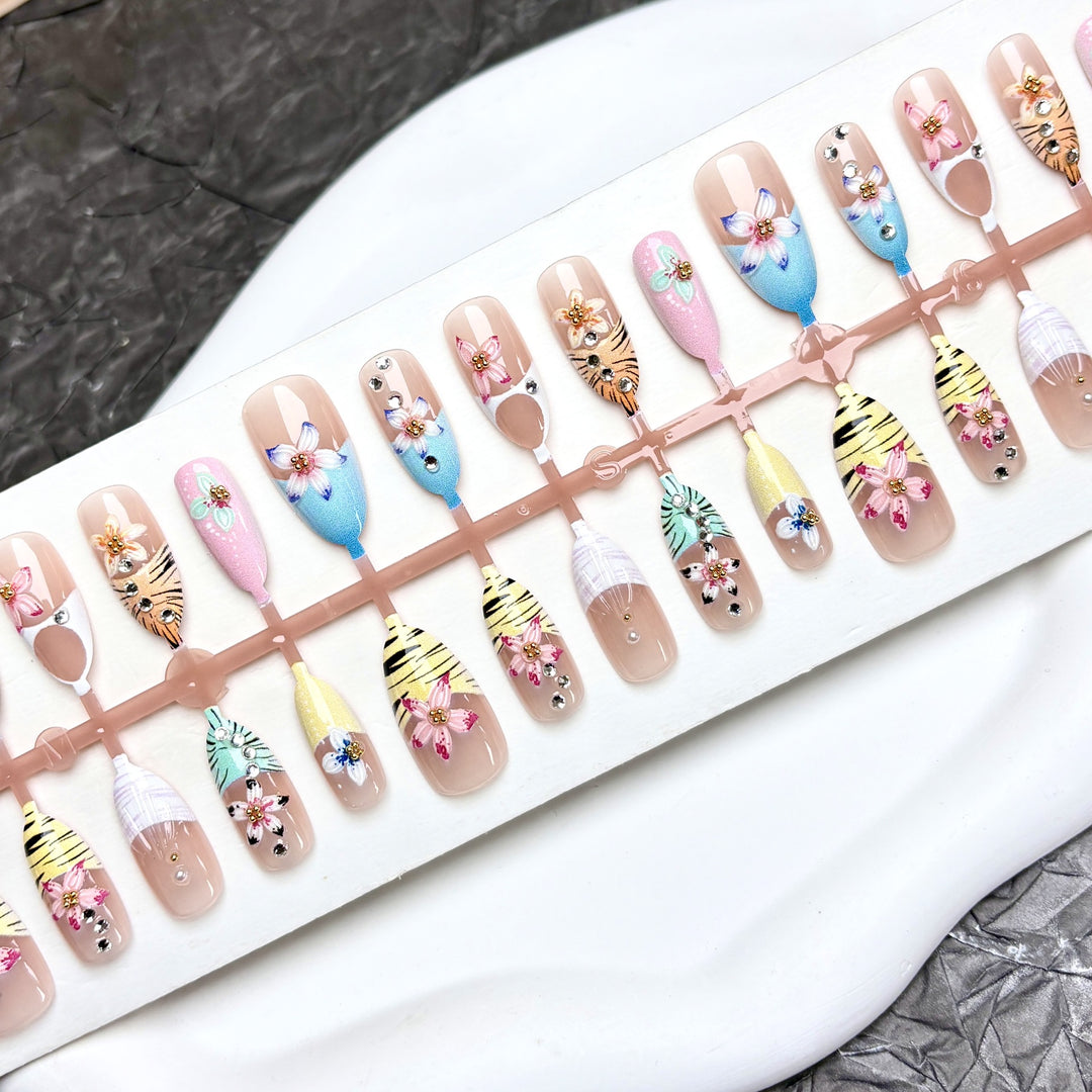 Dekoratives Blütenmotiv Nail Art Set zum Aufkleben