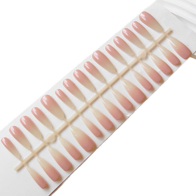 Künstliche Nude-Fingernägel Im Eleganten Ombre-Look Karnz