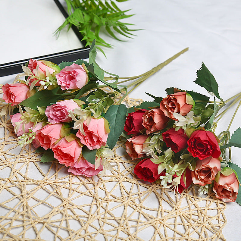 Künstlicher Blumenstrauß für die Wohnkultur