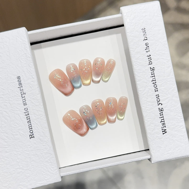 Elegante Kunstnagelspitzen mit Ombre-Effekt Karnz