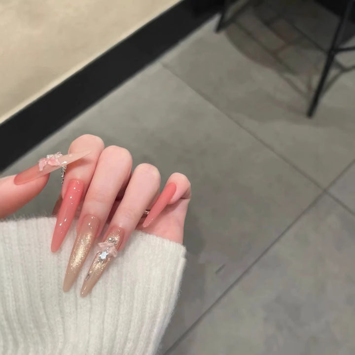 Dekorative Glitzer Stiletto Nagelverlängerungen