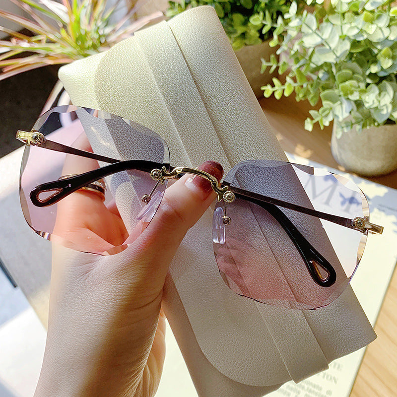Damen modische Flügelsonnenbrille mit hochwertigem Metallrahmen Karnz