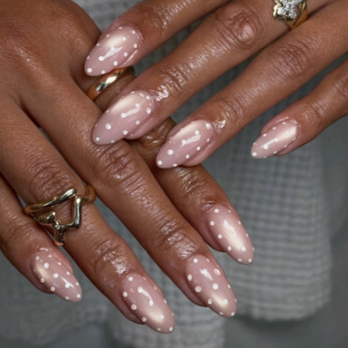 Elegante mandelförmige Press-On Nagelset mit Punkten Design Karnz