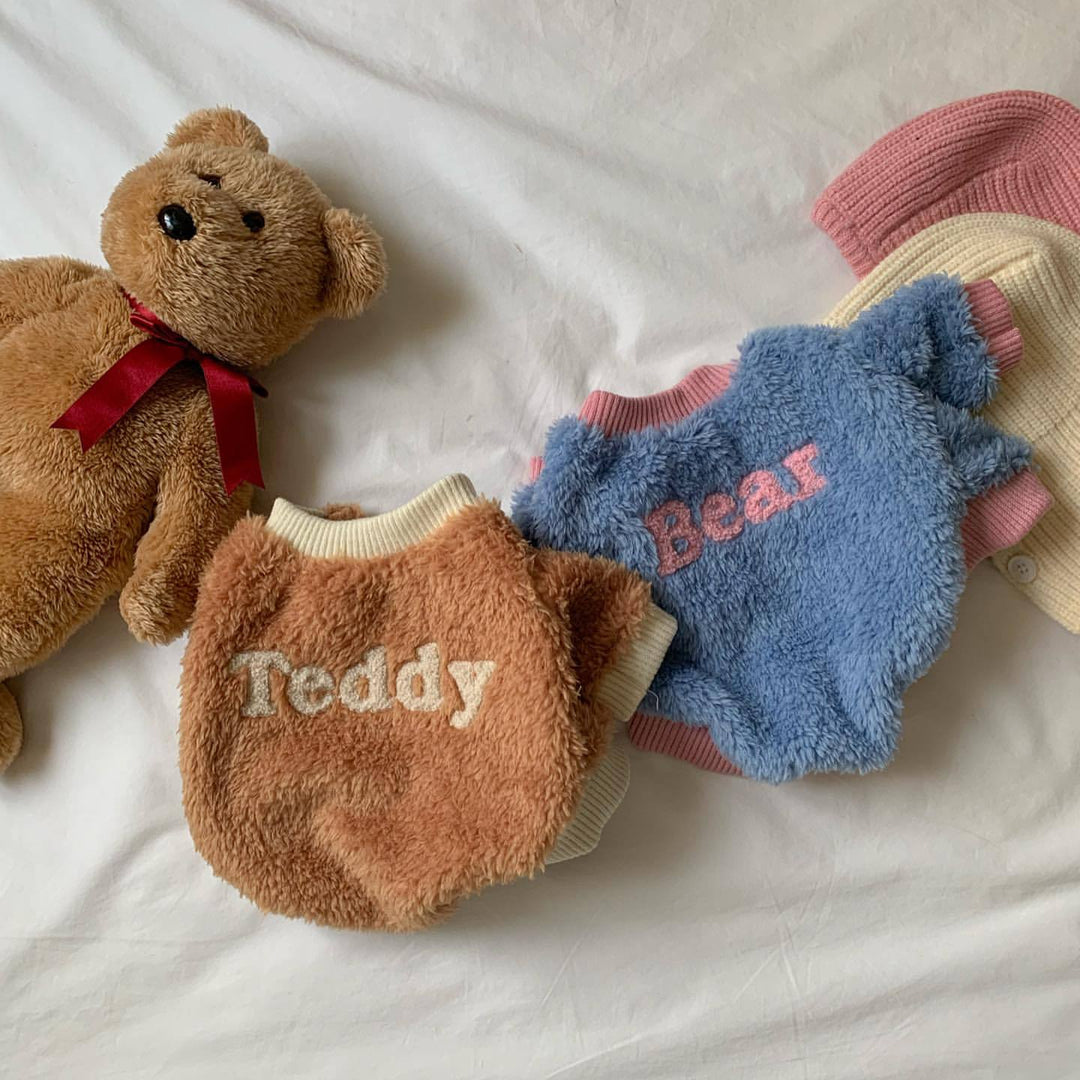 Teddy-Plüsch-Pullover-Hundepullover mit hochgeschnittenem geripptem Kragen und gestickter Schriftzüge
