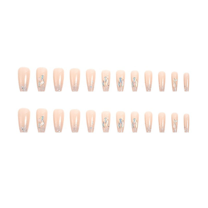 Glamouröses Kunstnagelset mit luxuriösen Glitzerelementen Karnz