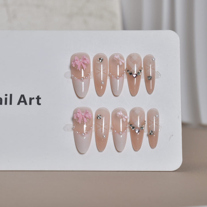 Dekoratives Press-On Nagelkunst Set Karnz