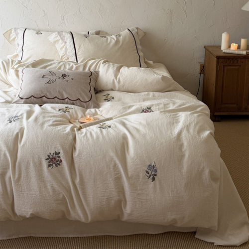 Vintage-inspirierte bestickte Baumwoll-Leinen-Decke mit Rüschen-Kissenbezügen