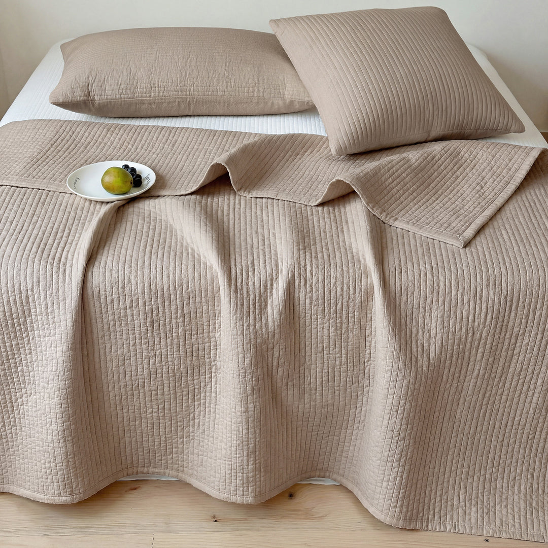 Gestepptes Baumwoll-Quilt-Bettüberwurf-Set mit feiner Liniensteppung