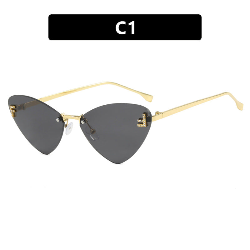 Damen extravagante Cat-Eye Sonnenbrille mit funkelnden Details Karnz