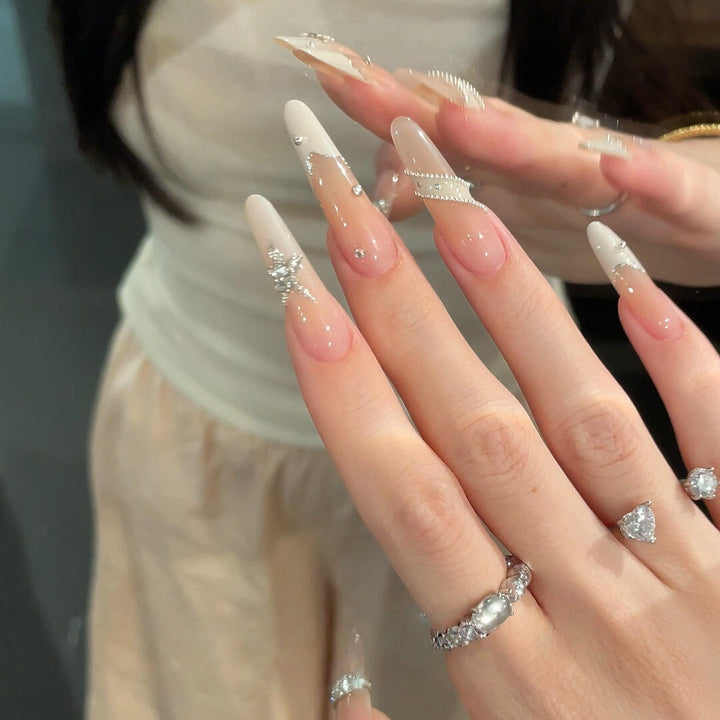 Glamouröse Nagelkunst Karnz