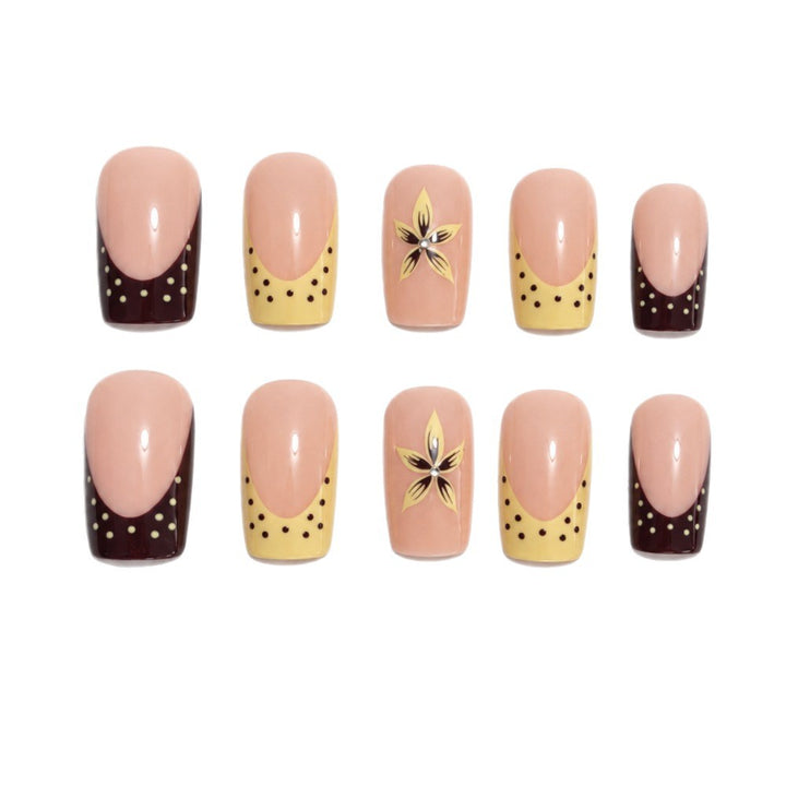Dekorative florale Nagelkunstverlängerungen
