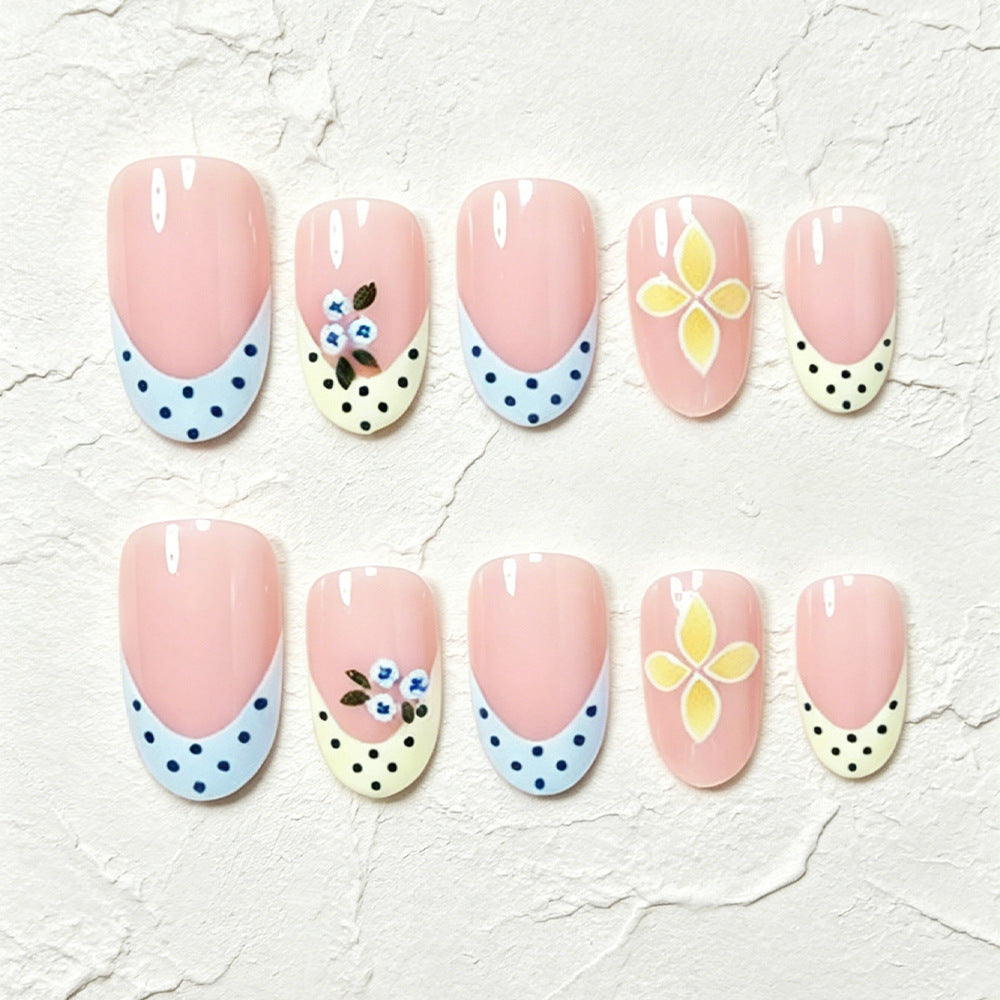 Dekorative florale Nagelkunstspitzen Karnz